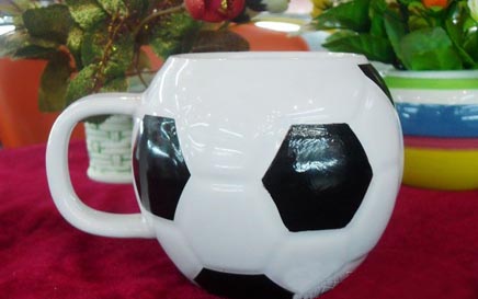 足球陶瓷杯促销礼品
